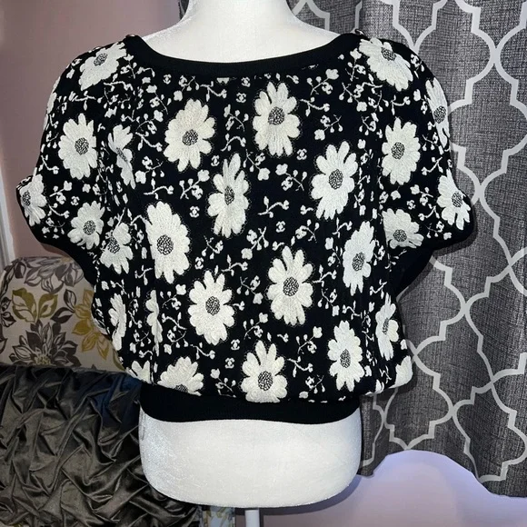 Chanel sweater from 2014 Resort Collection - Picture 2 of 12